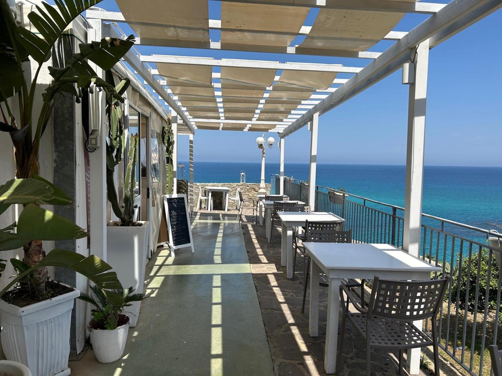 Mediterranean Boutique Hotel Тропея Экстерьер фото