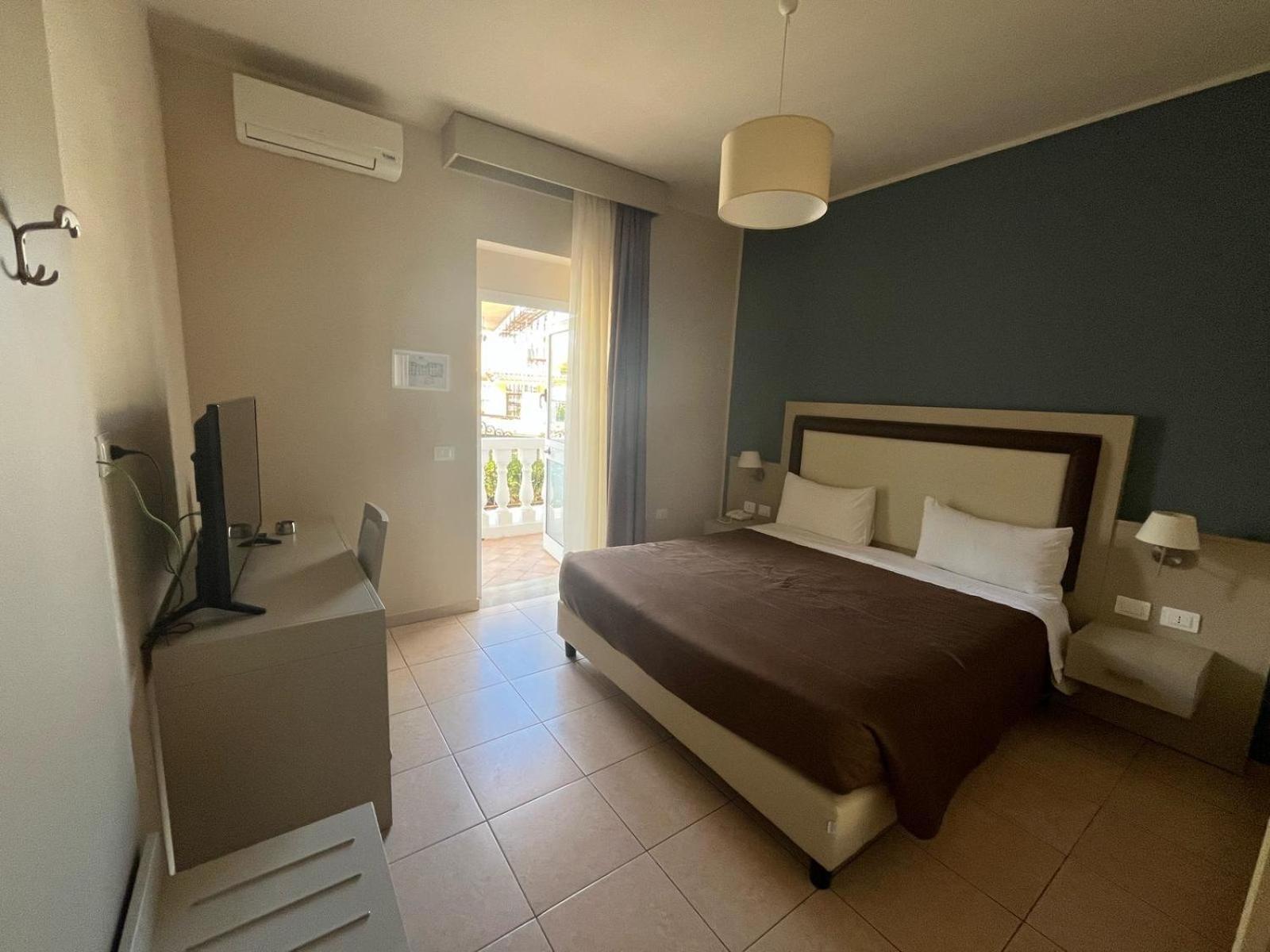 Mediterranean Boutique Hotel Тропея Экстерьер фото