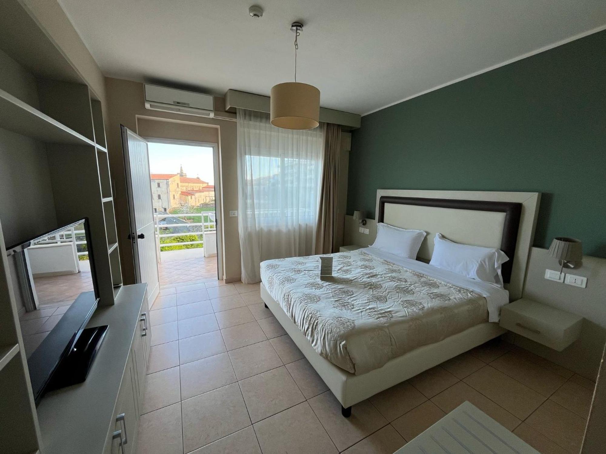 Mediterranean Boutique Hotel Тропея Экстерьер фото