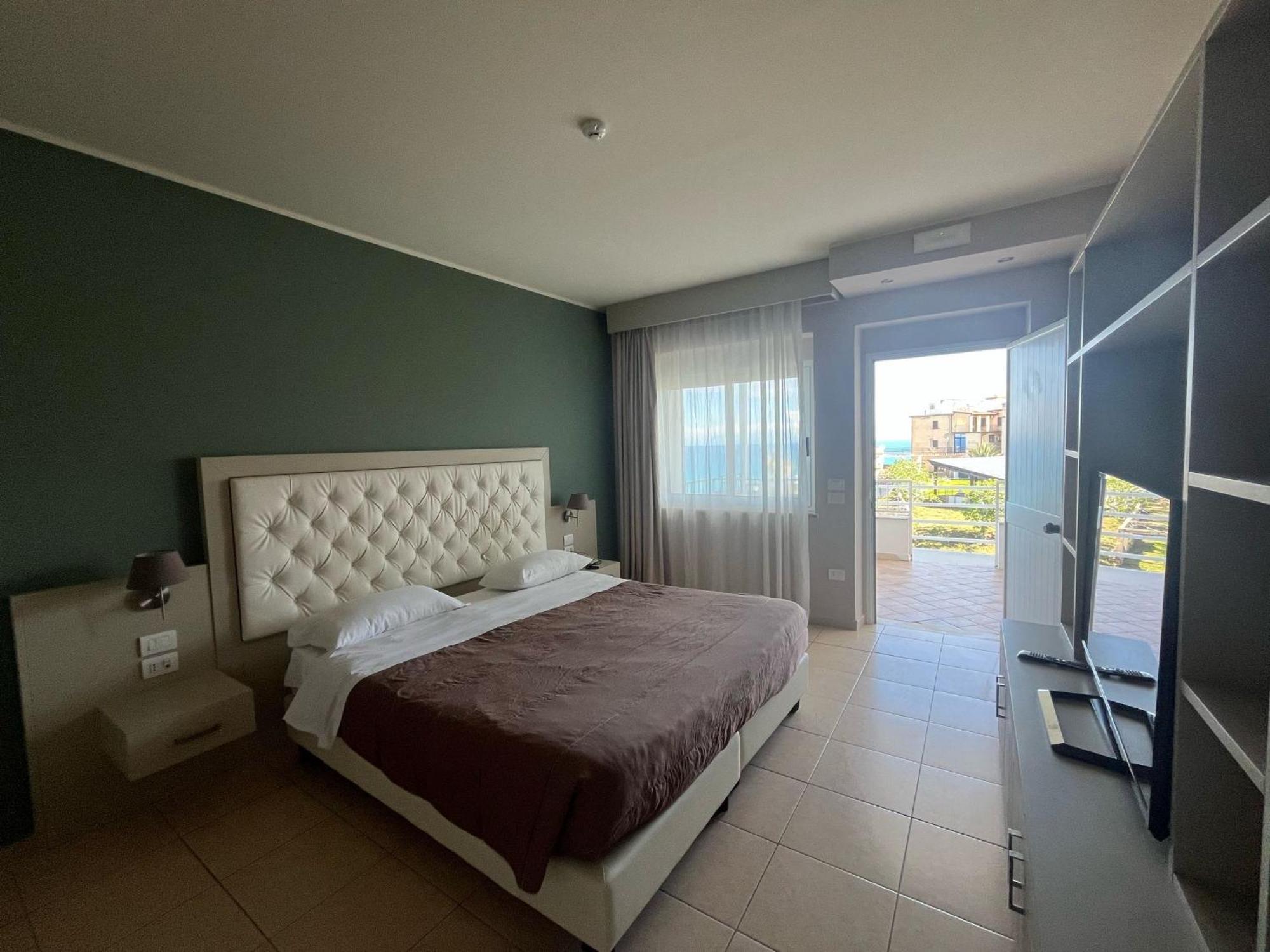 Mediterranean Boutique Hotel Тропея Экстерьер фото